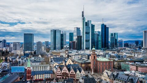 Luftaufnahme der Innenstadt und Skyline Frankfurt am Main