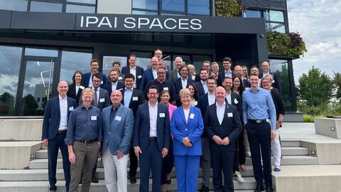 Teilnehmende vor dem Tagungsort (IPAI)